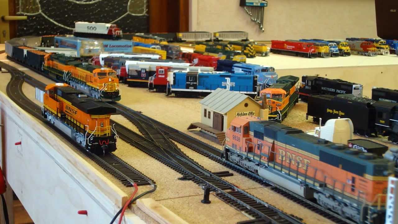 H0 BNSF Model train Action on my Friends Layout - YouTube
