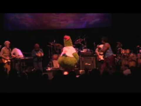 shaun murphy little feat. Philly Phanatic joins Little