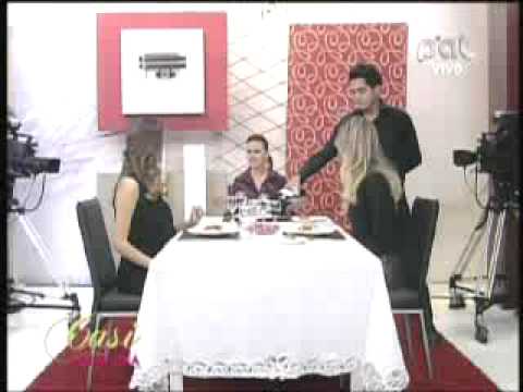 LAS MAGNIFICAS NICOLE PULINO, SARAH RIVERA PARTE 1 10-8-2012 @ CASI AL MEDIODIA PAT - BOLIVIA