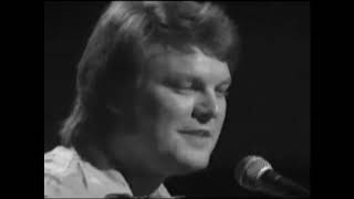 Watch Tommy Roe Sheila video