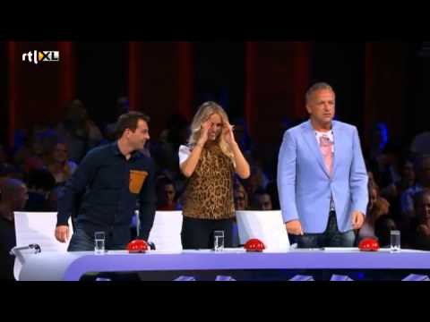 Het is altijd lachen met Saskia! - HOLLAND'S GOT TALENT Het is altijd lachen met Saskia! - HOLLAND'S GOT TALENT
