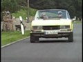 Peugeot 504 Cabrio V6 Bj 1977 in jaune tulip in Aktion im Schwarzwald