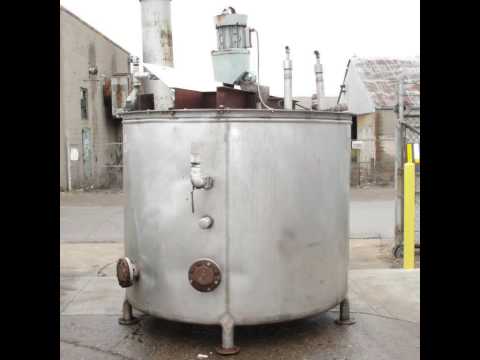 Mueller 1,055 gallon vertical stainless steel tank