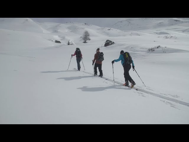 Watch Skitour im Unterengadin on YouTube.