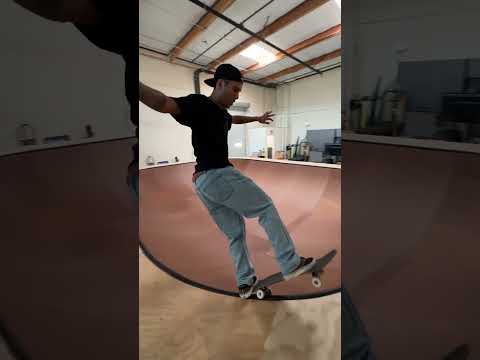 Skating a private indoor bowl in Costa Mesa‼️🛹 #skateboardingisfun