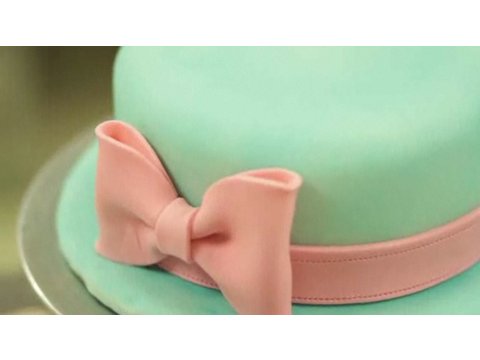 Cake Decorating Making Ribbon and Bows out of Fondant