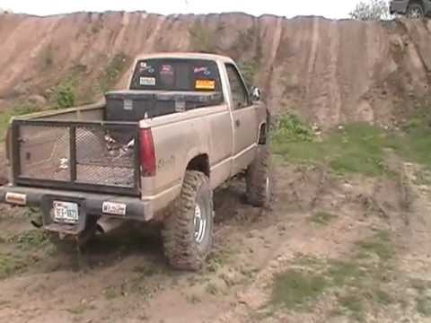 90-94 chevy boggers climbin hills 2wd - YouTube