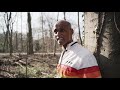 Antoine versteckt sich im Wald wegen Corona und Chelene