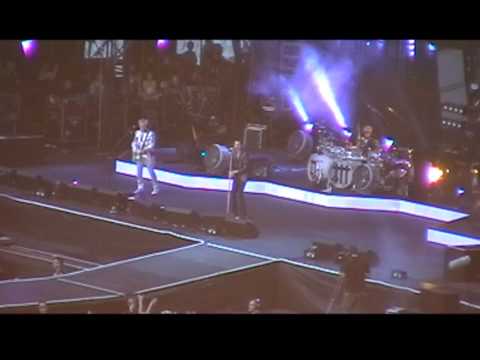 Depeche Mode - Wrong (Live in Paris 2009)