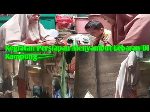Persiapan Lebaran Buat Lontong Teman Makan Bakso
