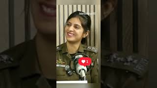 Viral ,Lady Police Officer Tehmina Khan Exclusive Interview Ki Vid