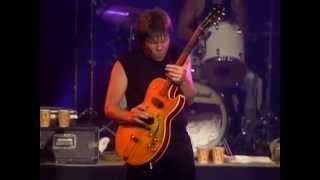 Watch George Thorogood The Sky Is Crying video