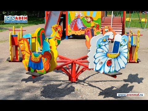 Качель детская в саду Качель детская в саду