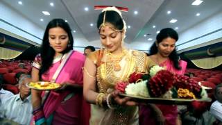 Superb Kerala Hindu Cinematic Wedding Highlights - Keerti + Vinay Superb Kerala Hindu Cinematic Wedding Highlights - Keerti + Vinay