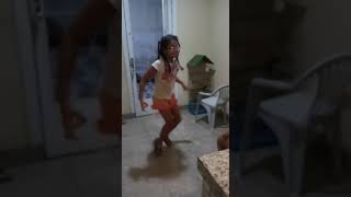 Karen Dançando