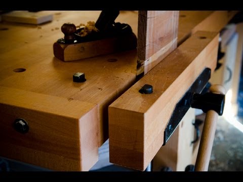 Mini Workbench Makes Detail Work Easier