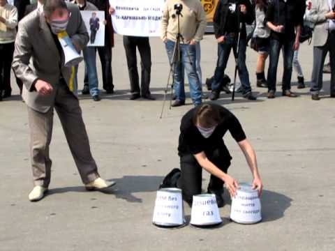 Вулична вистава, харківські угоди
