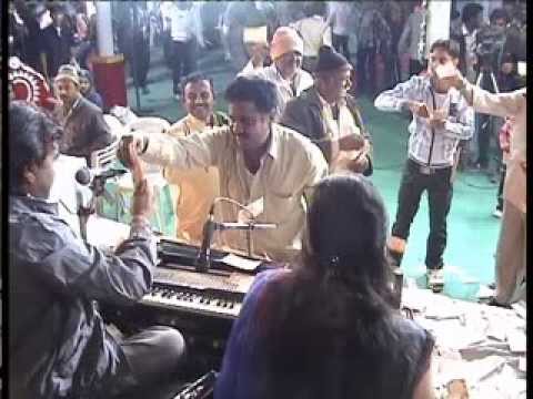 Superb Kirtidan Gadhvi & Urvashi Radadiya Ras-garba with kutchi...