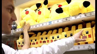 What's Inside The DELUXE Pokemon Center?