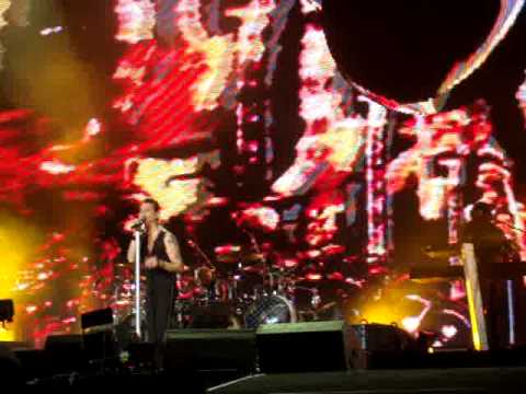 Depeche Mode canta Hole to Feed en el BBK Live 2009