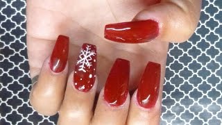 uñas postizas rojas con dorado