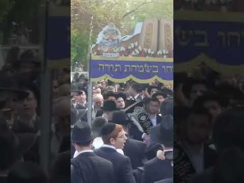 Hachnosas sefer torah in Passaic, NJ