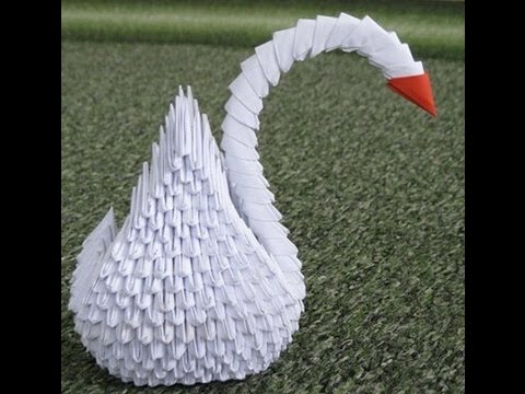 Лебедь из белой бумаги