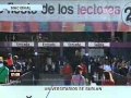 Universitarios regalan libros a Peña Nieto Universitarios regalan libros a Peña Nieto