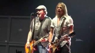 Black Stone Cherry - Rolling In The Deep