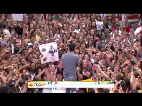 Enrique Iglesias Performs Tonight (Im Loving You) on TODAY Show...