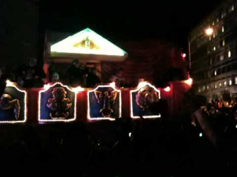 New Orleans Saints Getting Crazy On A Float