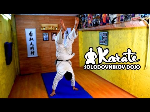 Как научиться ходить на руках акробатика гимнастика киокусинкай / How to learn to walk on his hands Как научиться ходить на руках акробатика гимнастика киокусинкай / How to learn to walk on his hands