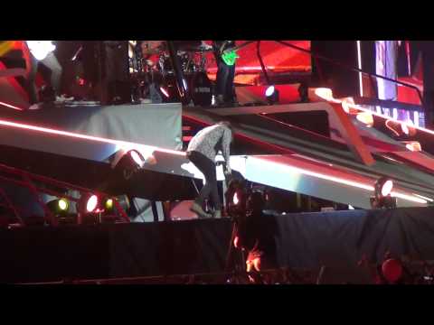 One Direction - What Makes You Beautiful - WWAT Porto Portugal...
