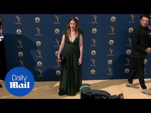 Amanda Peet in a low cut green gown at the 2018 Emmy Awards