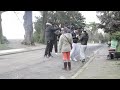 Des racailles foutent la merde dans un parc !