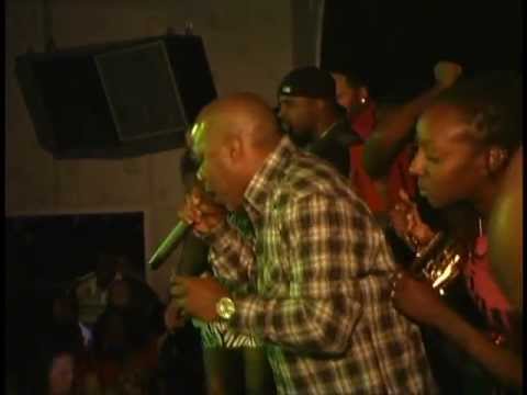 Too Short Falls Off Stage After Fight In Sacramento Club!