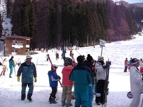 野沢温泉スキー場　12月30日　長坂ゴンドラ前行列