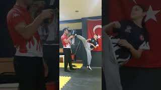 Esra Kızımızdan Tekme Şhow U Sizce Kaç Tane Vurdu