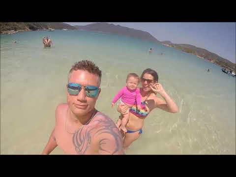 Primeira vez da Clarissa na praia e na piscina