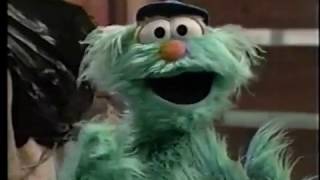 Sesame Street - Slimey Wants To Go To The Playground