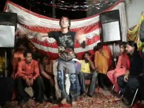 Lal lal kurty mein gora sa badan.wmv