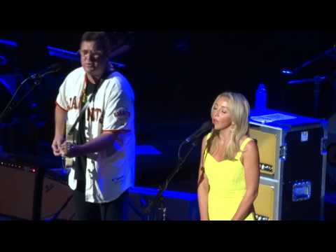 Ashley Monroe - Tryin To Get Over You (ft. Vince Gill) Live...
