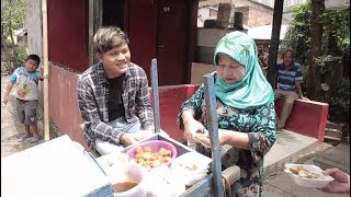 Berbagi Rizki - Nenek Warsini, Penjual Aneka Jajanan Tahu Gerjot (3/3)