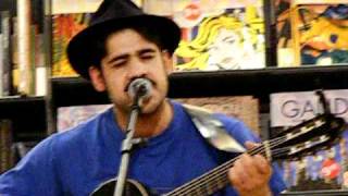 Watch Alessandro Mannarino Serenata Silenziosa video