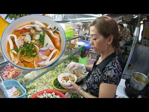 Cách chị Heo bán 70 kg bún Thái mỗi ngày gây ghiền giới nghệ sĩ