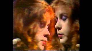 Watch Kirsty MacColl Clock Goes Round video