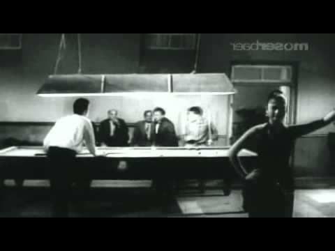KAAGAZ KE PHOOL (1959) ham tum jise kehta hai shaadi Rafi S...