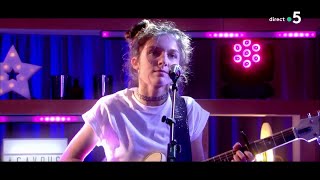 Le Live Naya, Avec The Moon - C À Vous - 03052018