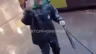 Mi̇lleti̇n Arabasini Bi̇ki̇ni̇li̇ Kizlar Yikiyor Bi̇zi̇mki̇ni̇ Türbanli Erkek Yikiyor Amk