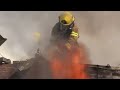 Firemen trapped on roof at 3 alarm fire - Pompiers pris sur le toit feu 3e alarme